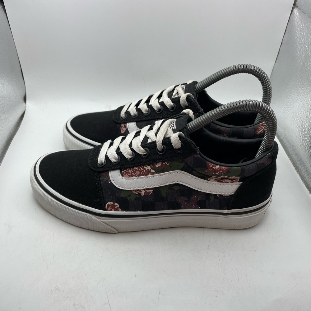 Vans Old Skool women’s black suede floral sneakers size 6
